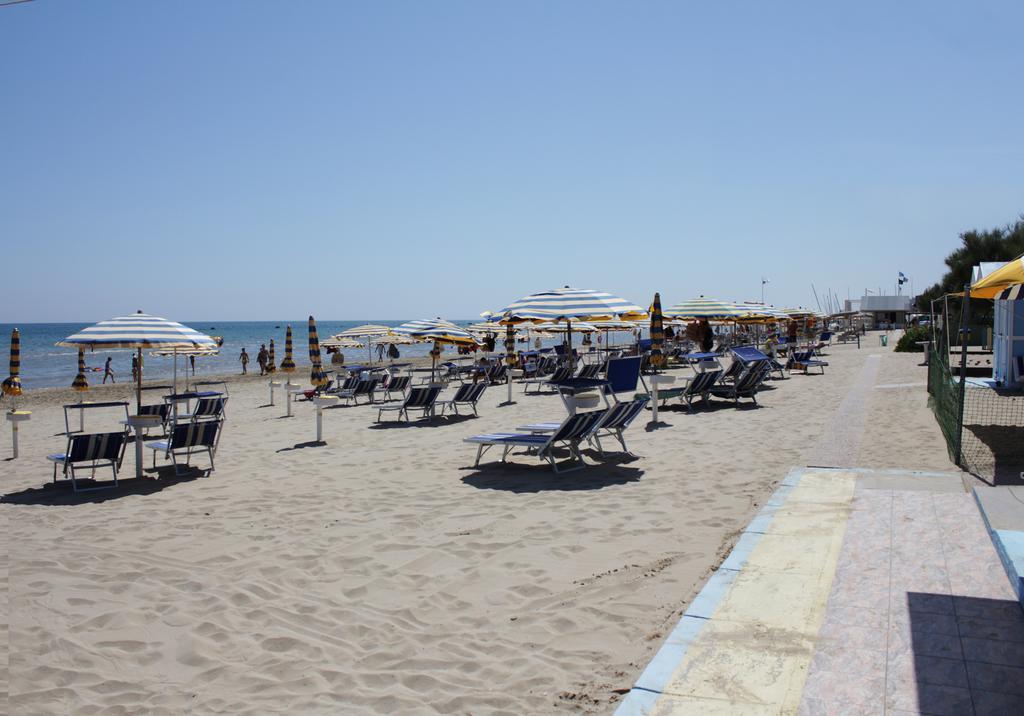 Al Villino Del Sole Bed & Breakfast Fano Bagian luar foto