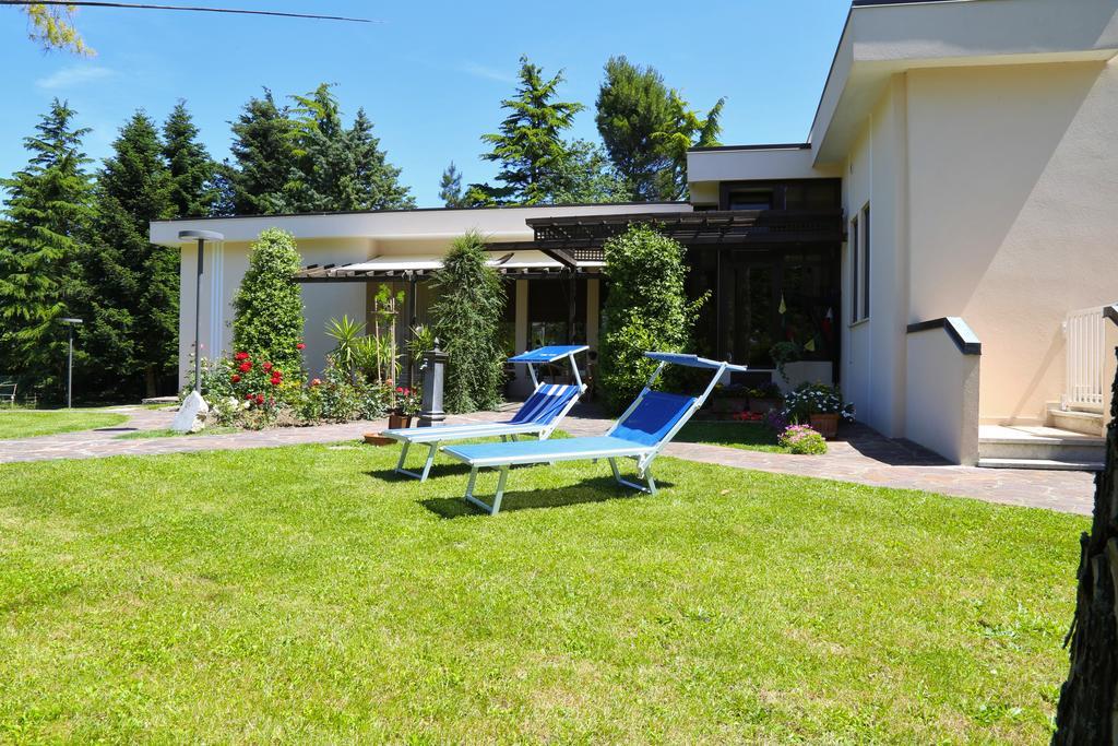 Al Villino Del Sole Bed & Breakfast Fano Bagian luar foto