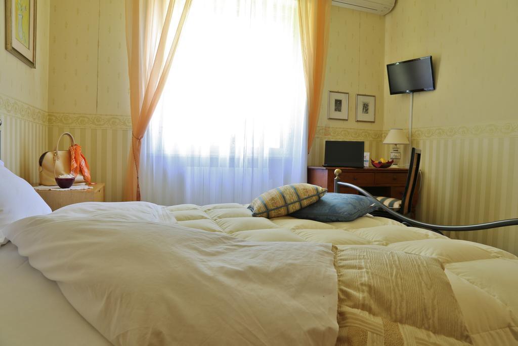 Al Villino Del Sole Bed & Breakfast Fano Bagian luar foto